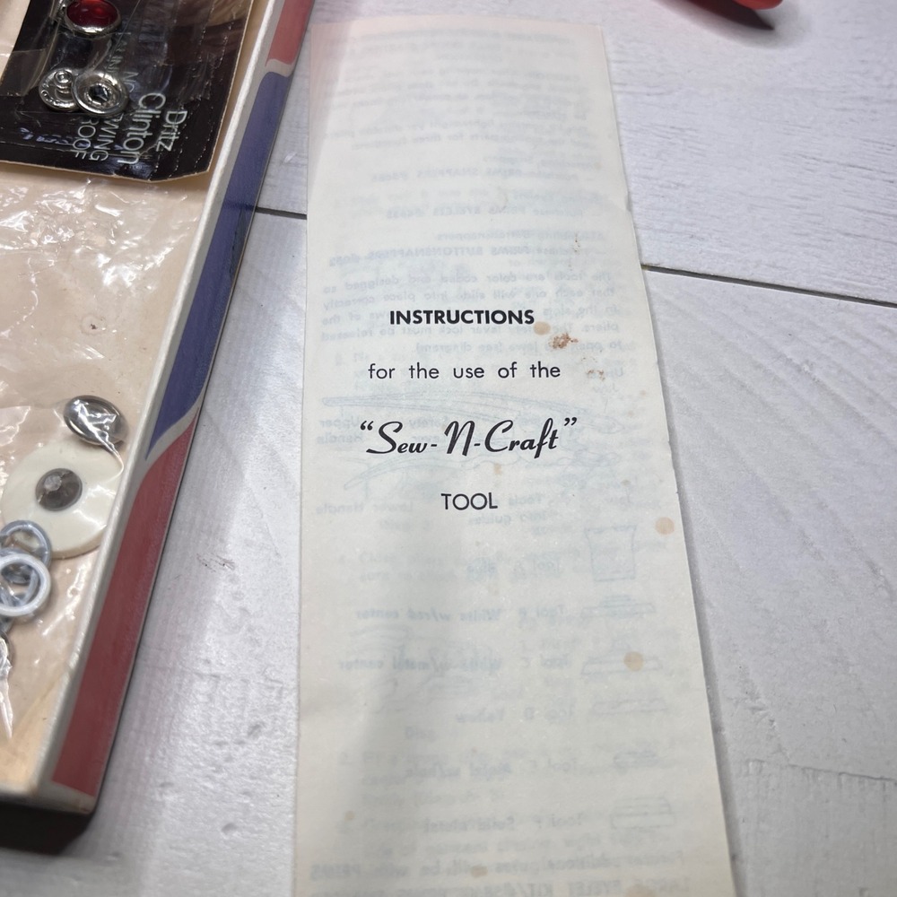 Vintage Prims Sew n Craft Tool Eyelet‎ Setter Button Snapper Kit Complete - Picture 8 of 8